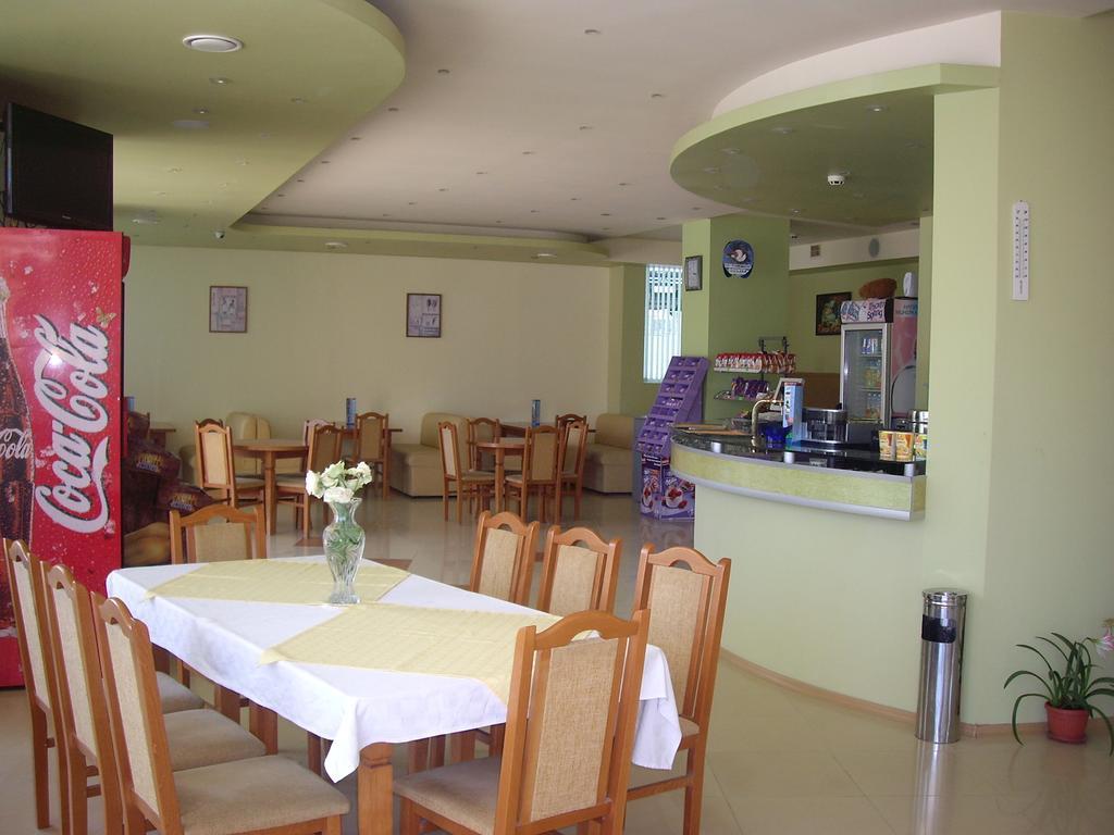 Семеен Хотел Идън Sveti Vlas Exterior foto