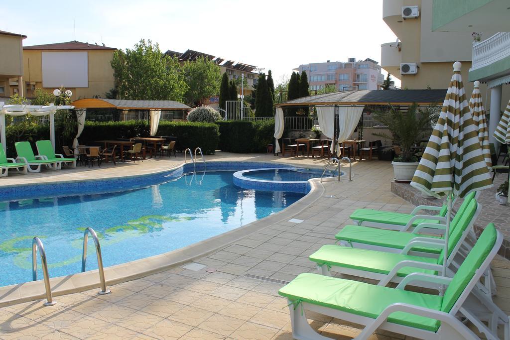 Семеен Хотел Идън Sveti Vlas Exterior foto