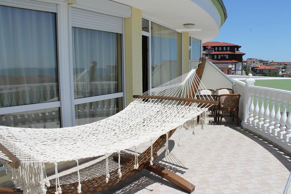 Семеен Хотел Идън Sveti Vlas Exterior foto