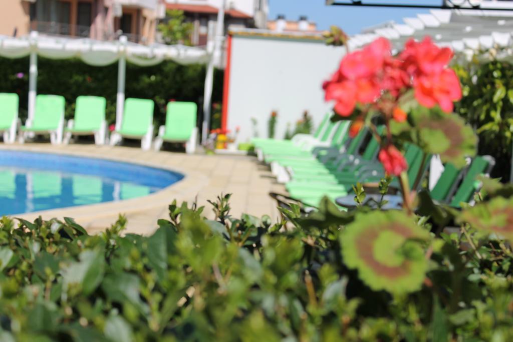 Семеен Хотел Идън Sveti Vlas Exterior foto
