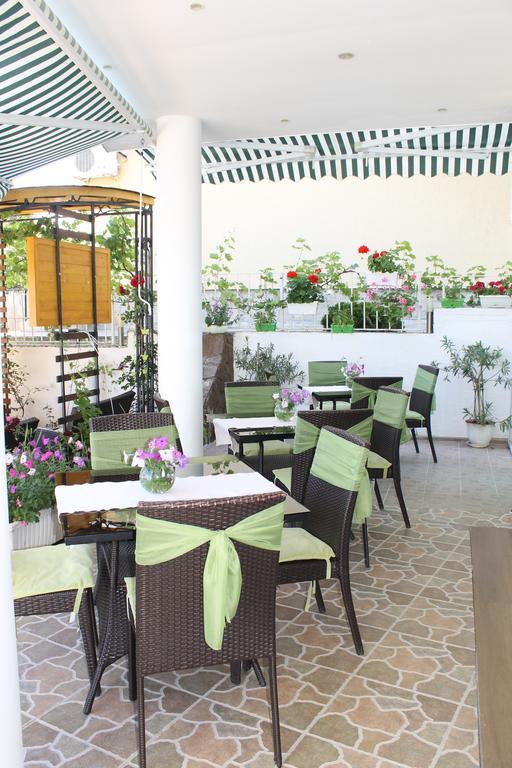 Семеен Хотел Идън Sveti Vlas Exterior foto