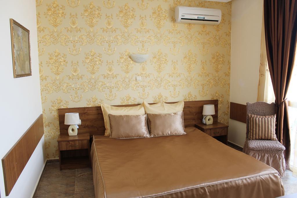 Семеен Хотел Идън Sveti Vlas Exterior foto