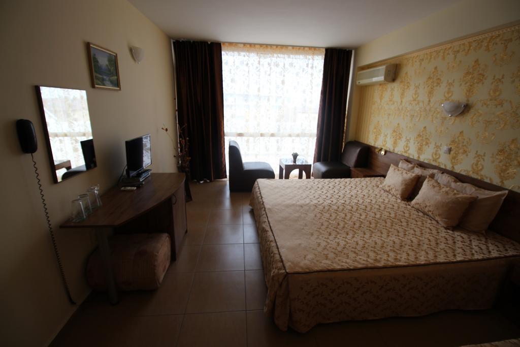 Семеен Хотел Идън Sveti Vlas Exterior foto