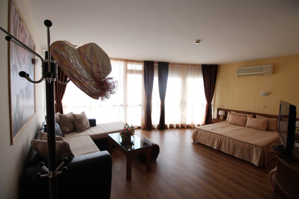 Семеен Хотел Идън Sveti Vlas Exterior foto