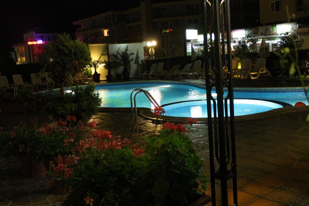 Семеен Хотел Идън Sveti Vlas Exterior foto
